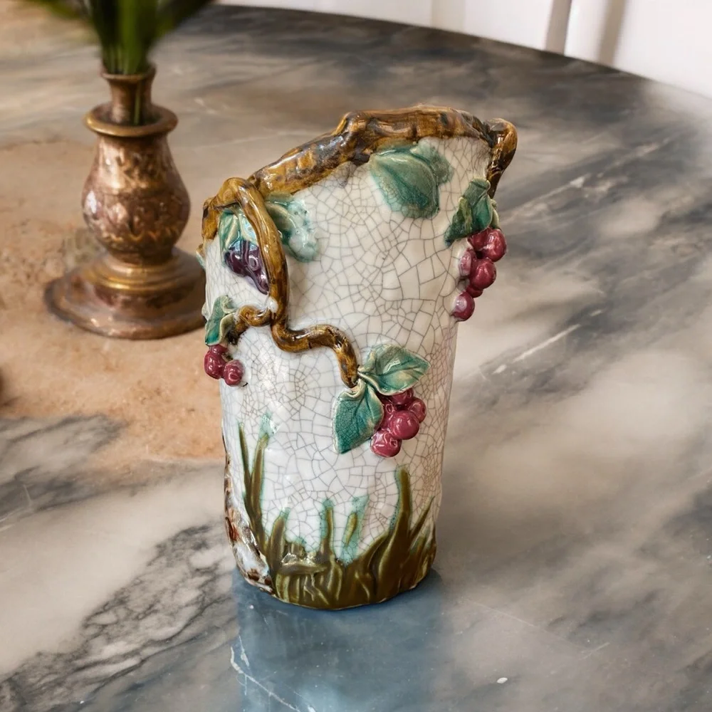 Antique Majolica Vase with many applied, high-relief details. - Picture 13 of 15